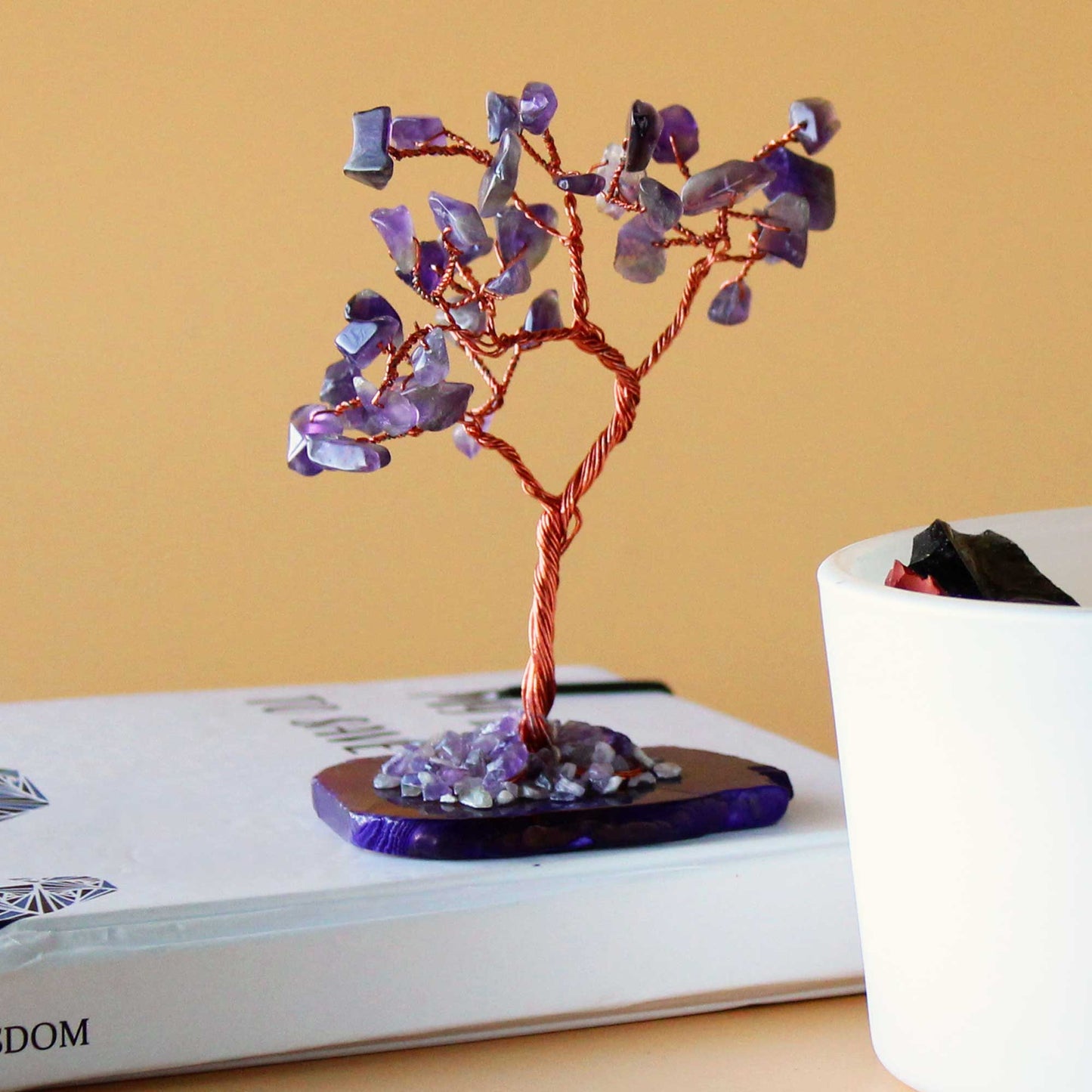 Edelsteinbaum – Amethyst auf natürlicher Achatbasis (35 Steine)