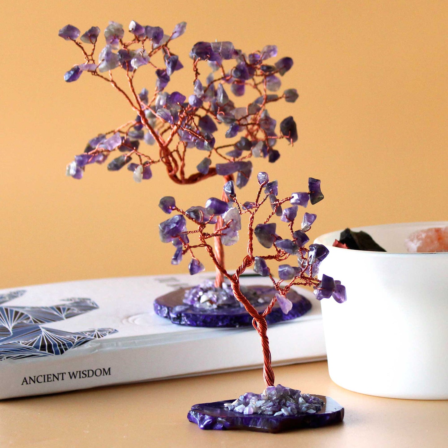 Edelsteinbaum – Amethyst auf natürlicher Achatbasis (35 Steine)
