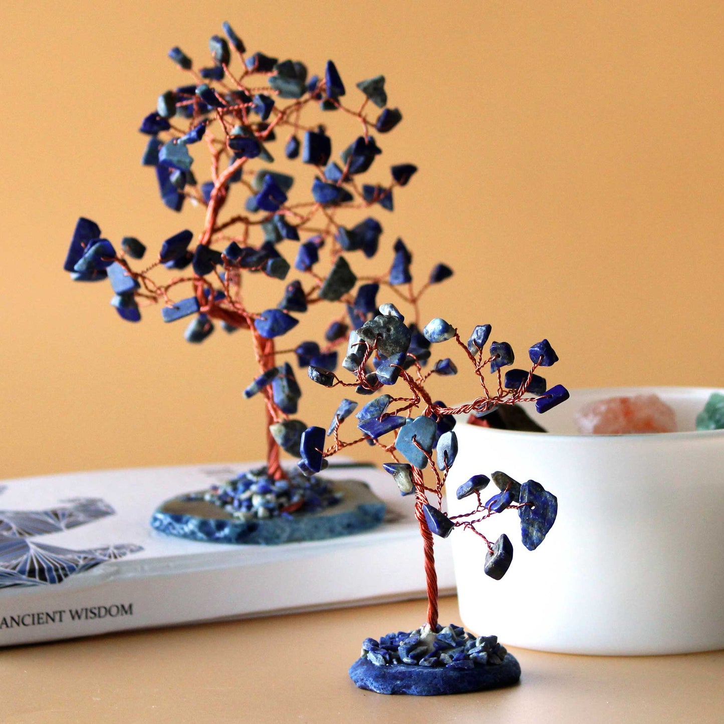 Edelsteinbaum – Sodalith auf blauem Achatsockel (35 Steine)