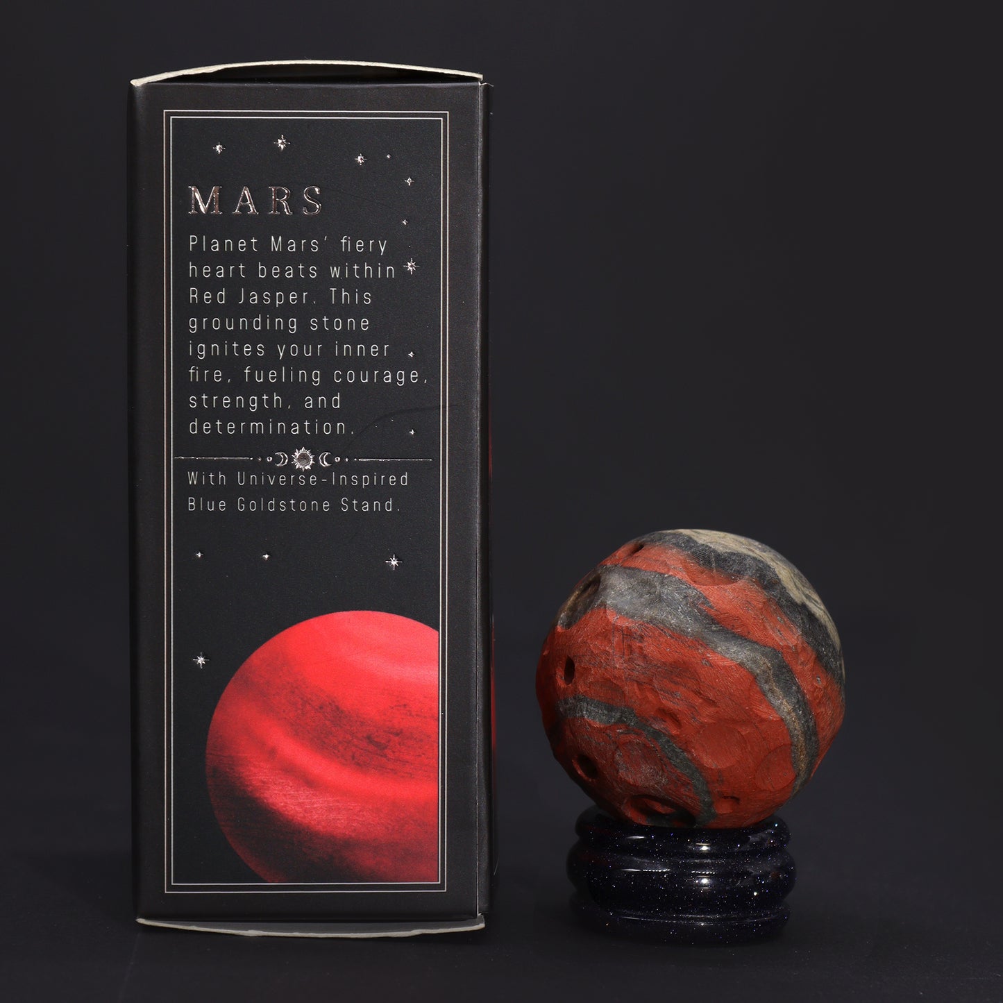 Roter Jaspis-Planet auf einem Sola-Goldstone-Ständer (MARS)