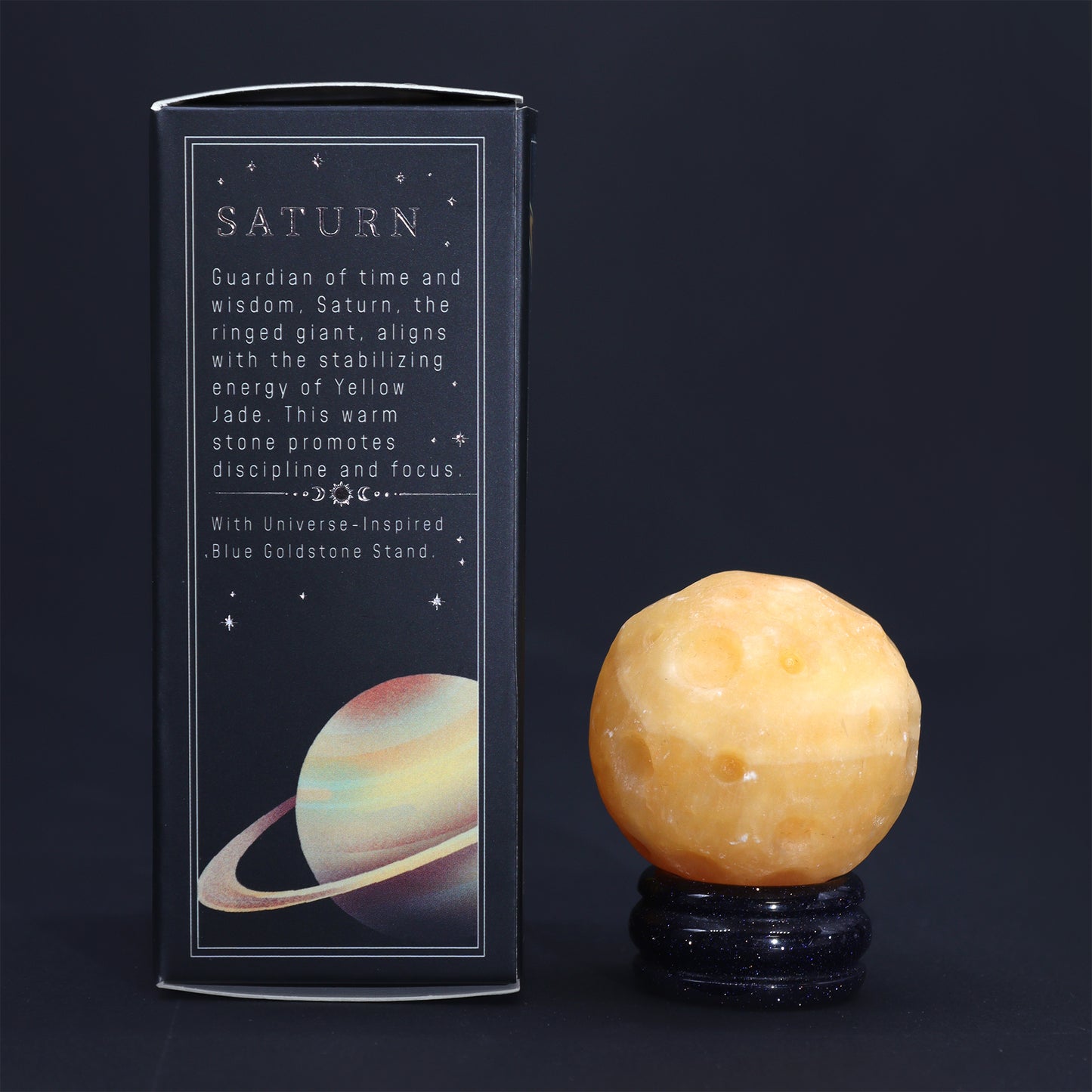 Gelber Jadeplanet auf einem Sola-Goldstone-Ständer (SATURN)