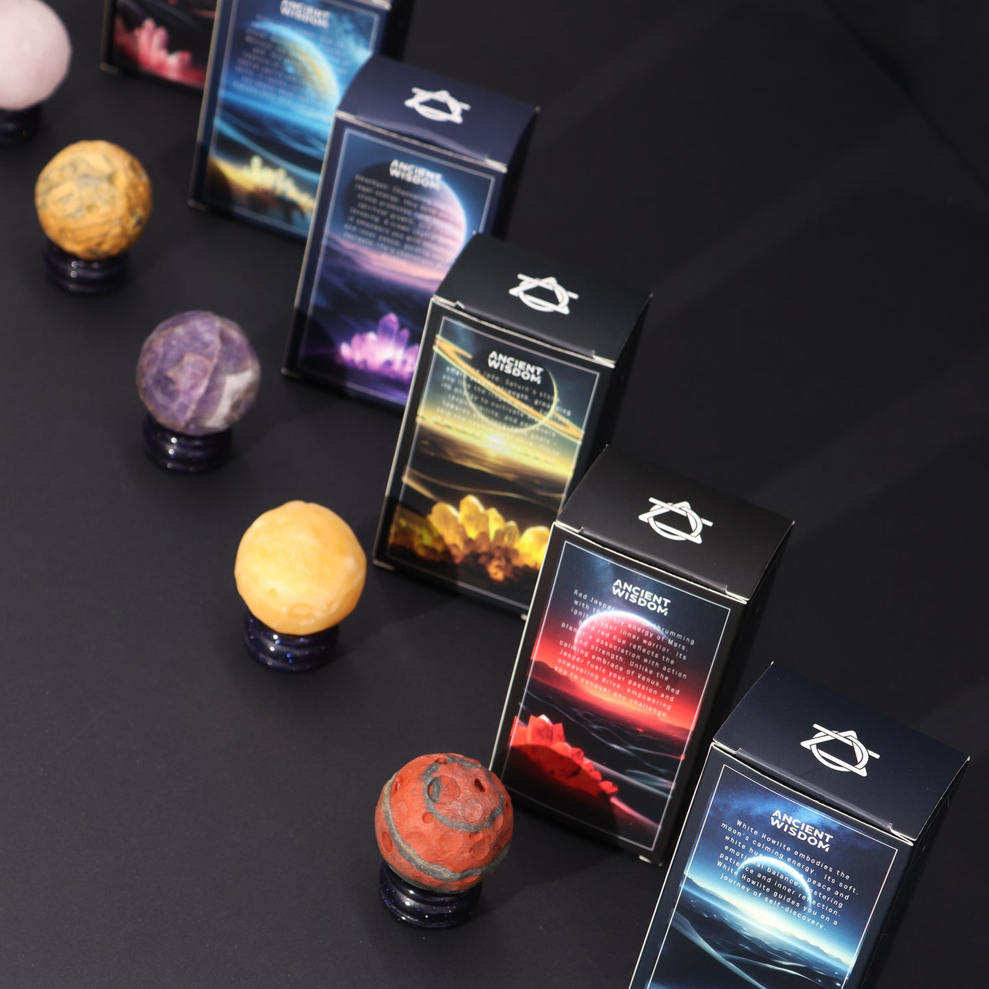 Gelber Jadeplanet auf einem Sola-Goldstone-Ständer (SATURN)