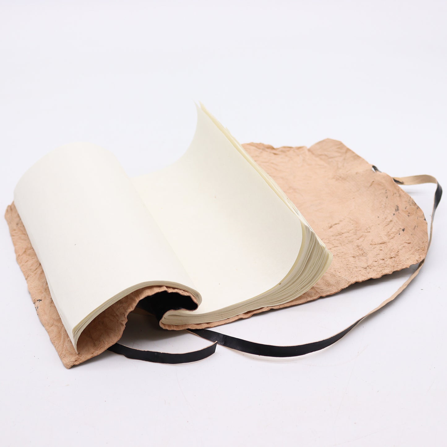 Reisenotizbuch aus gerolltem Leder – 96 Seiten – Schwarz 21 x 15 cm