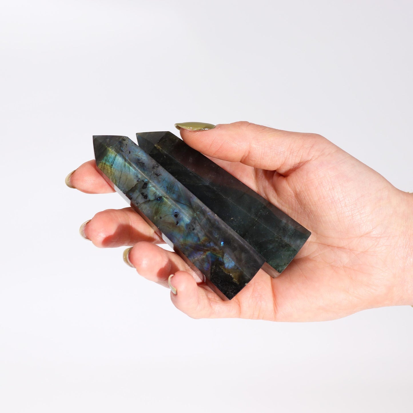 Madagaskar-Labradorit-Spitze (ca. 50–65 g, 100 x 28 mm)
