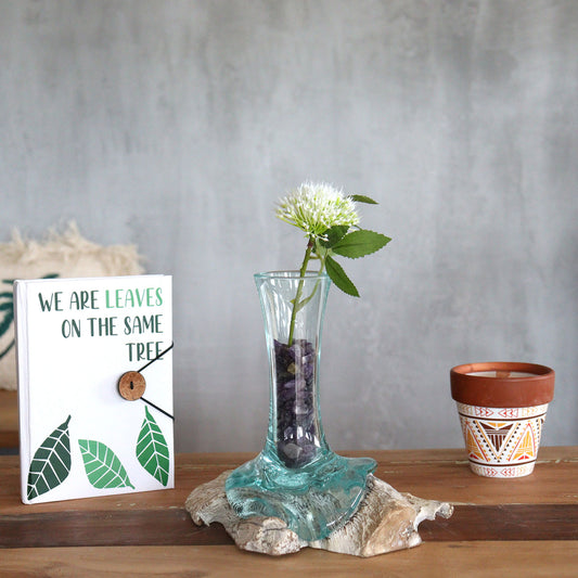 Geschmolzenes Glas auf weißgewaschenem Holz - Vase - Klein