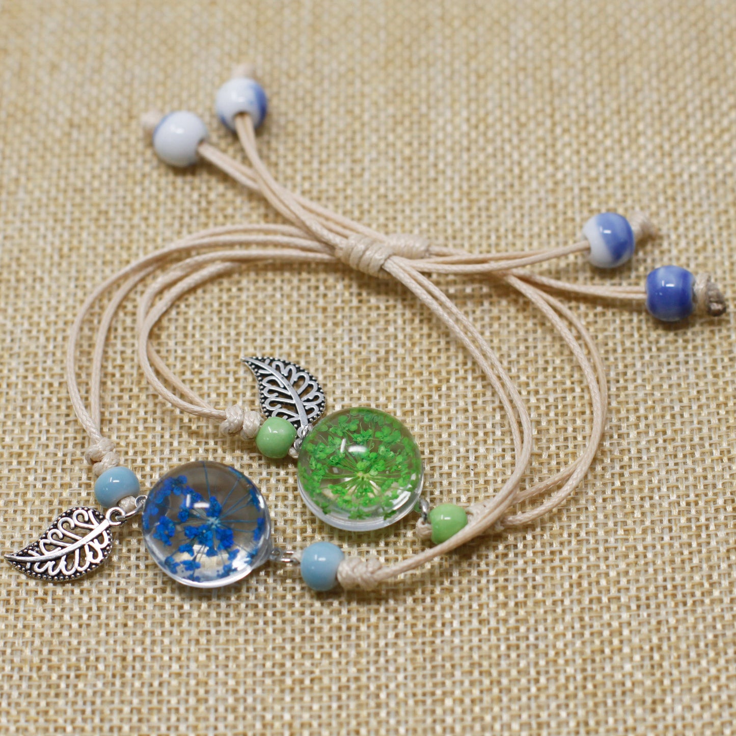 Gepresste Blumen - Hübsches Blumen- und Blattarmband