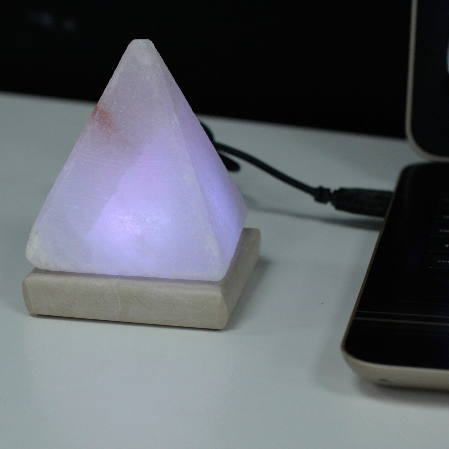 Hochwertige USB-Pyramide WEISSE Salzlampe - 9 cm (mehrfarbig)