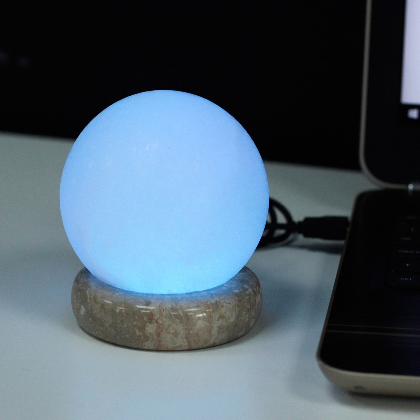 Hochwertige USB-Kugel WEISSE Salzlampe - 9 cm (mehrfarbig)