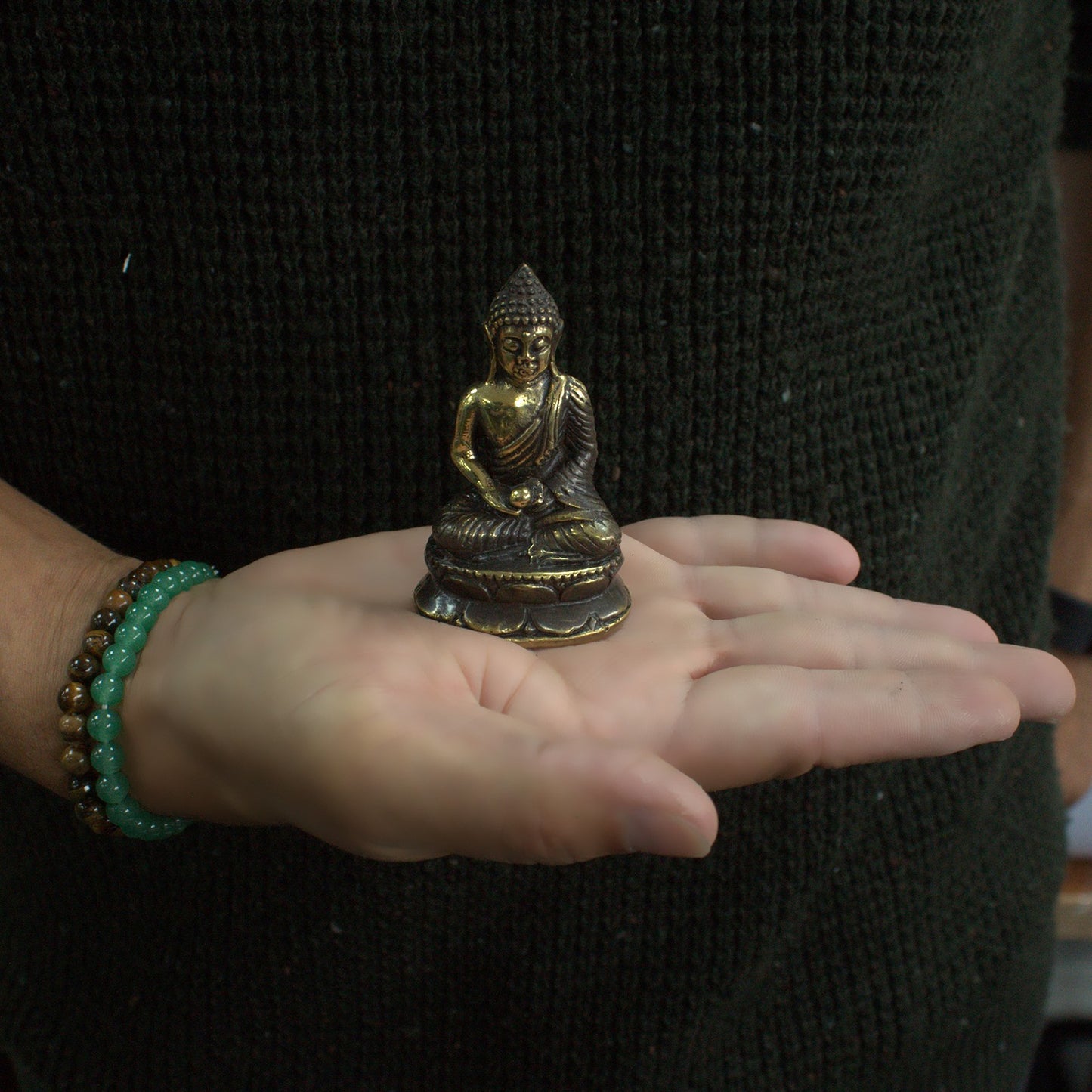 Mini-Buddha im Sitzen, Meditieren