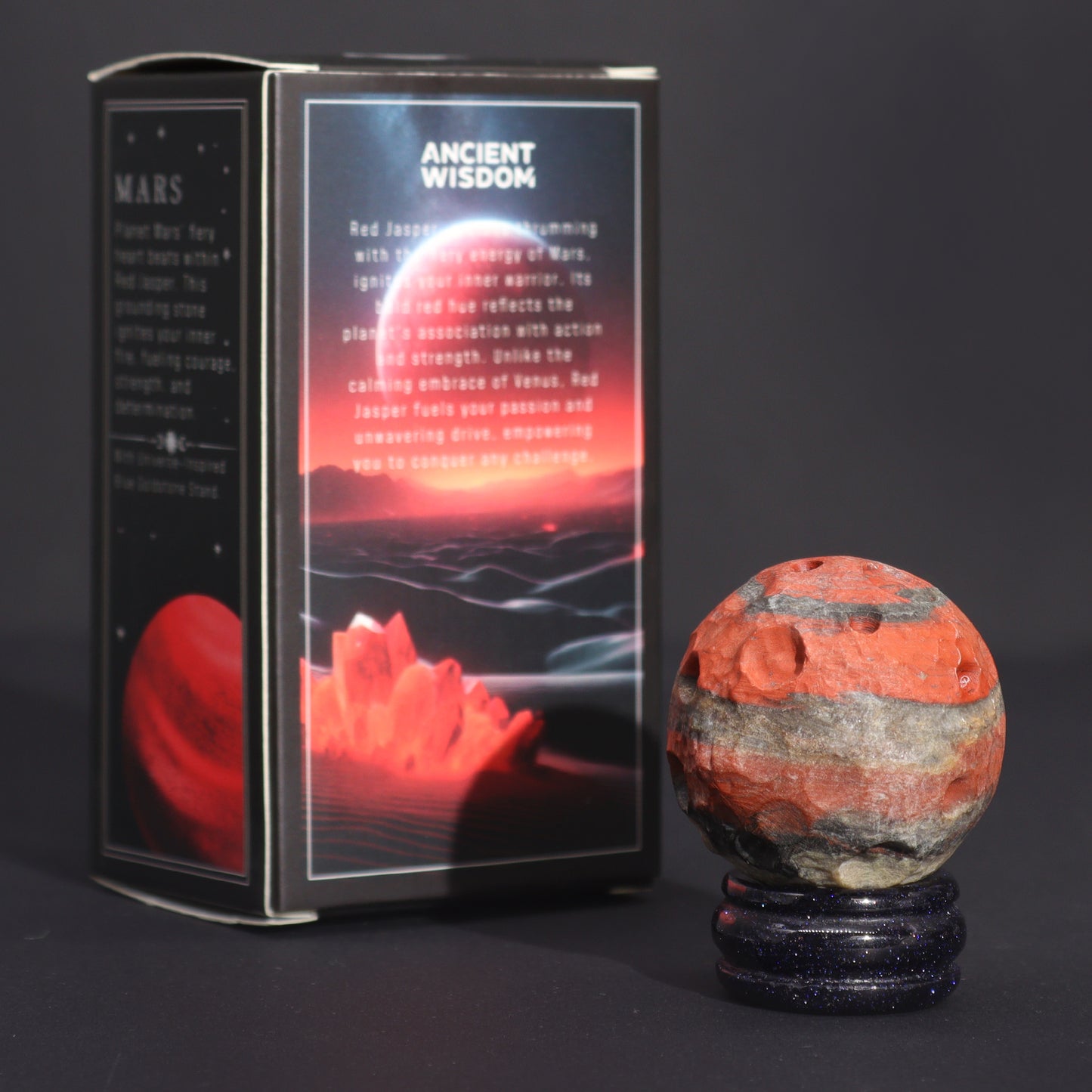 Roter Jaspis-Planet auf einem Sola-Goldstone-Ständer (MARS)