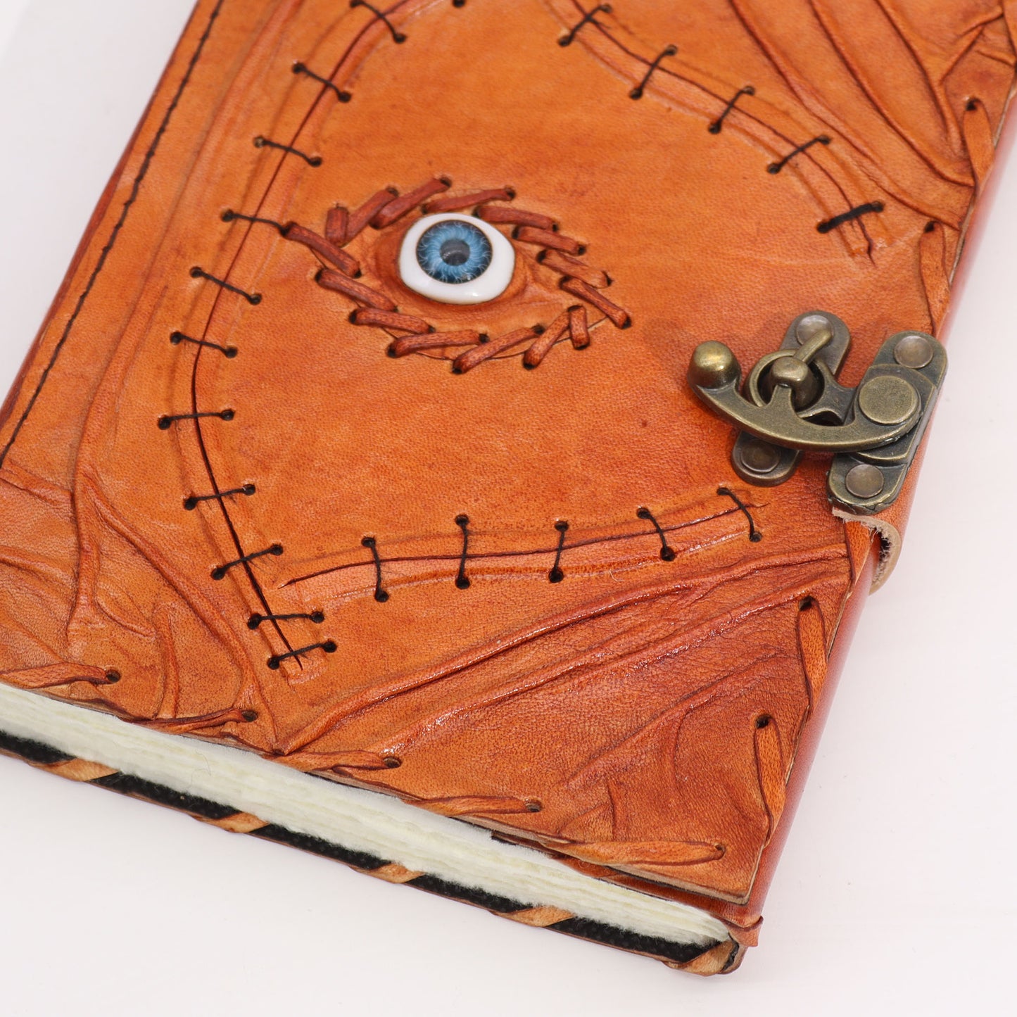 Hellbraunes Buch – Dekor „Böser Blick“ – 160 Seiten mit Büttenrand – 20 x 15 cm