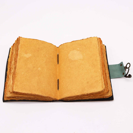Leder-Notizbuch „Mondphasen“ mit Büttenrand