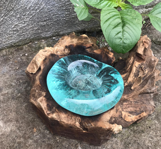 Geschmolzenes Glas auf Holz - Kerzenhalter
